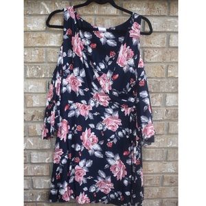Esley 🌺Floral🌺 Cold Shoulder V-Neck Dress